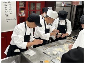 皮から手作り鍋貼餃子＆春巻　～中国料理～